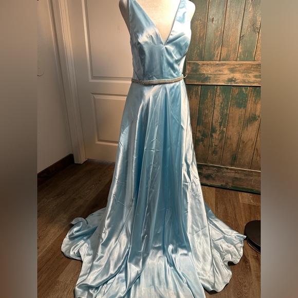 NWT Blue Satin Rhinestone
Waist Gown w/ Pockets size 13 - Picture 17 of 17
